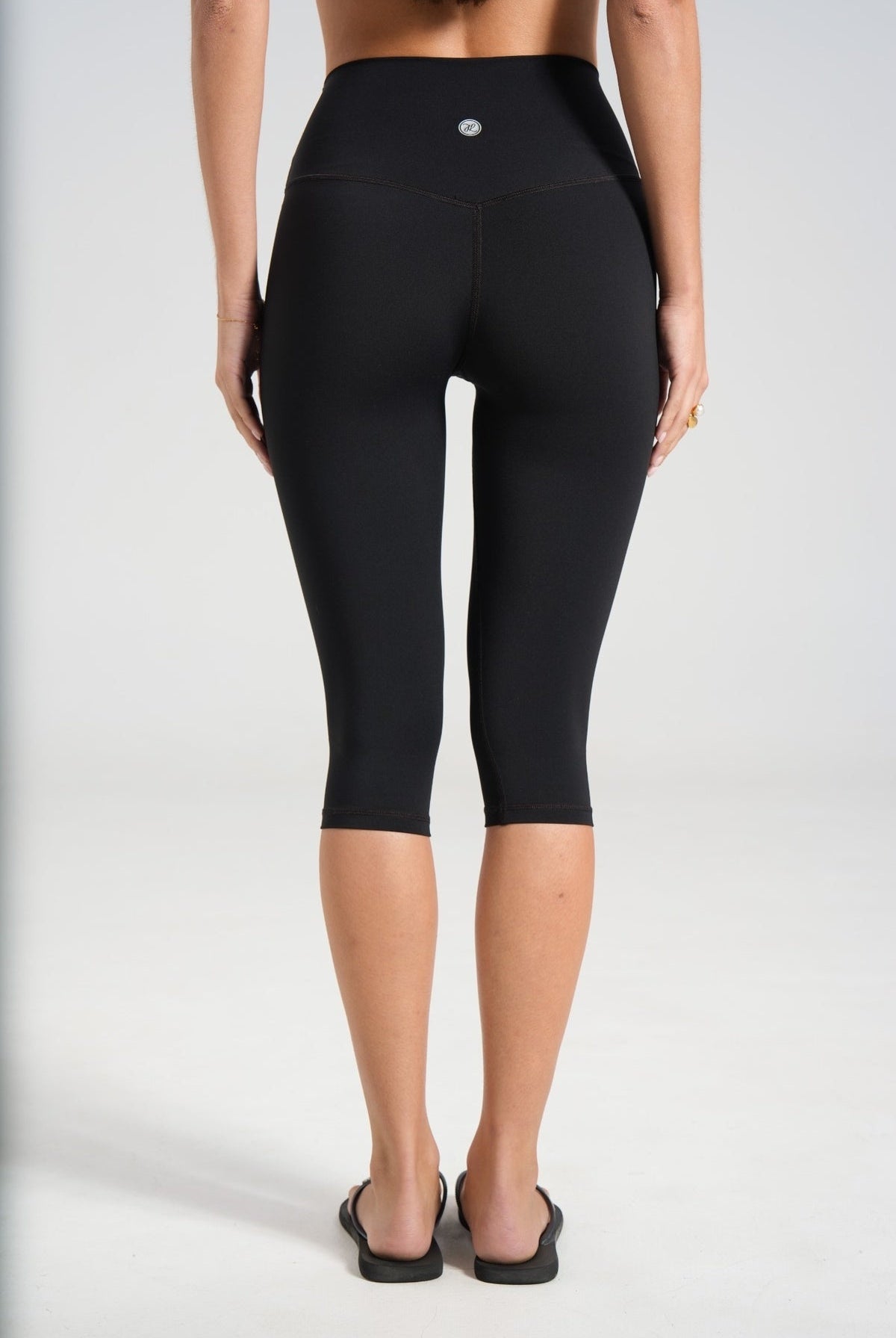 Sculpt Capris (3/4 Leggings) - Black - LEELO ACTIVE