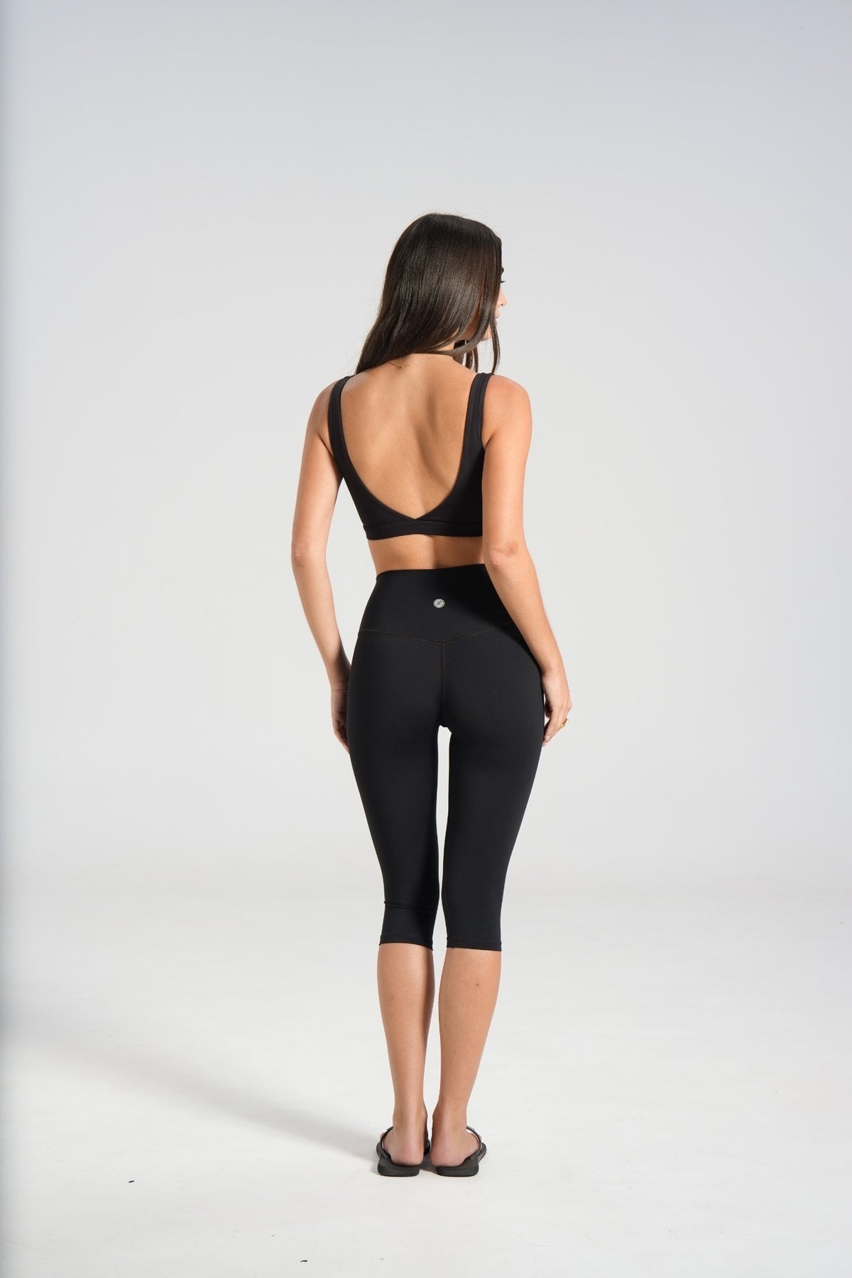 Sculpt Capris (3/4 Leggings) - Black - LEELO ACTIVE