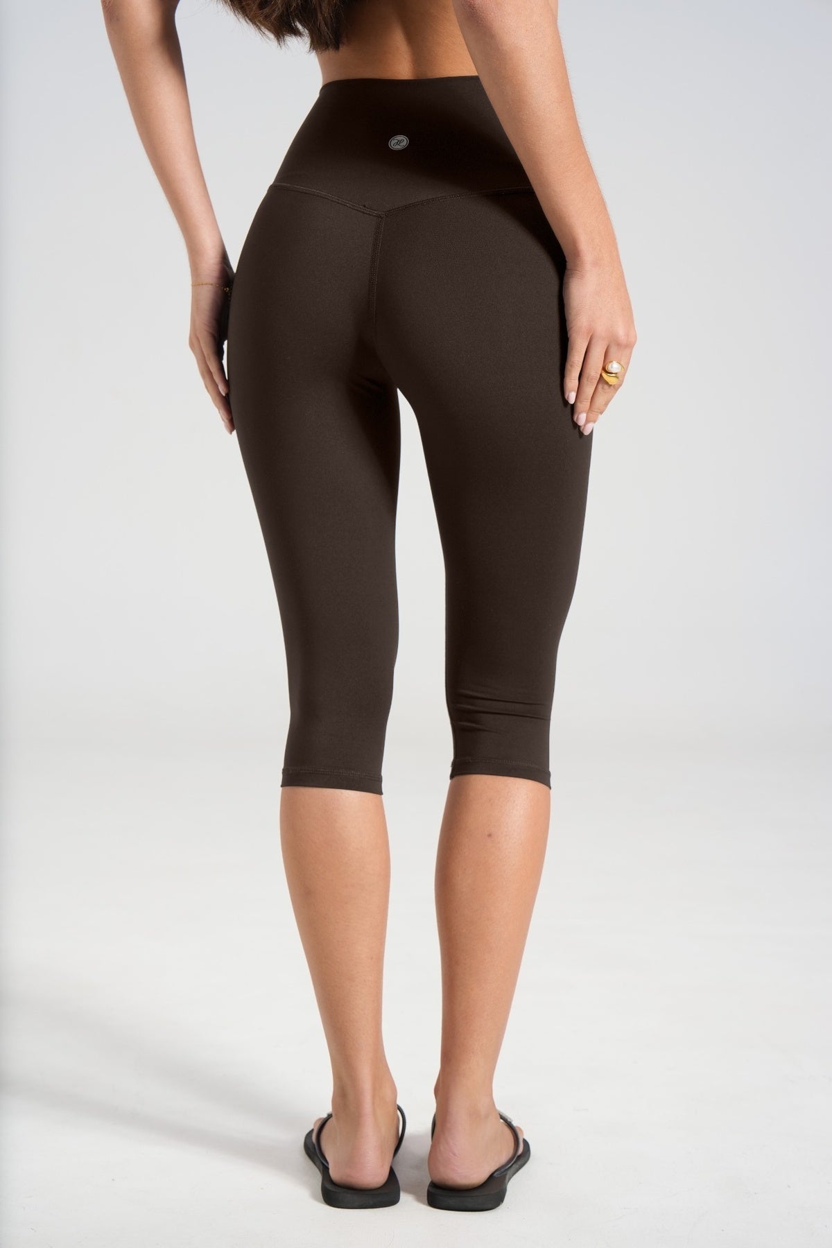 Sculpt Capris (3/4 Leggings) - Dark Chocolate - LEELO ACTIVE
