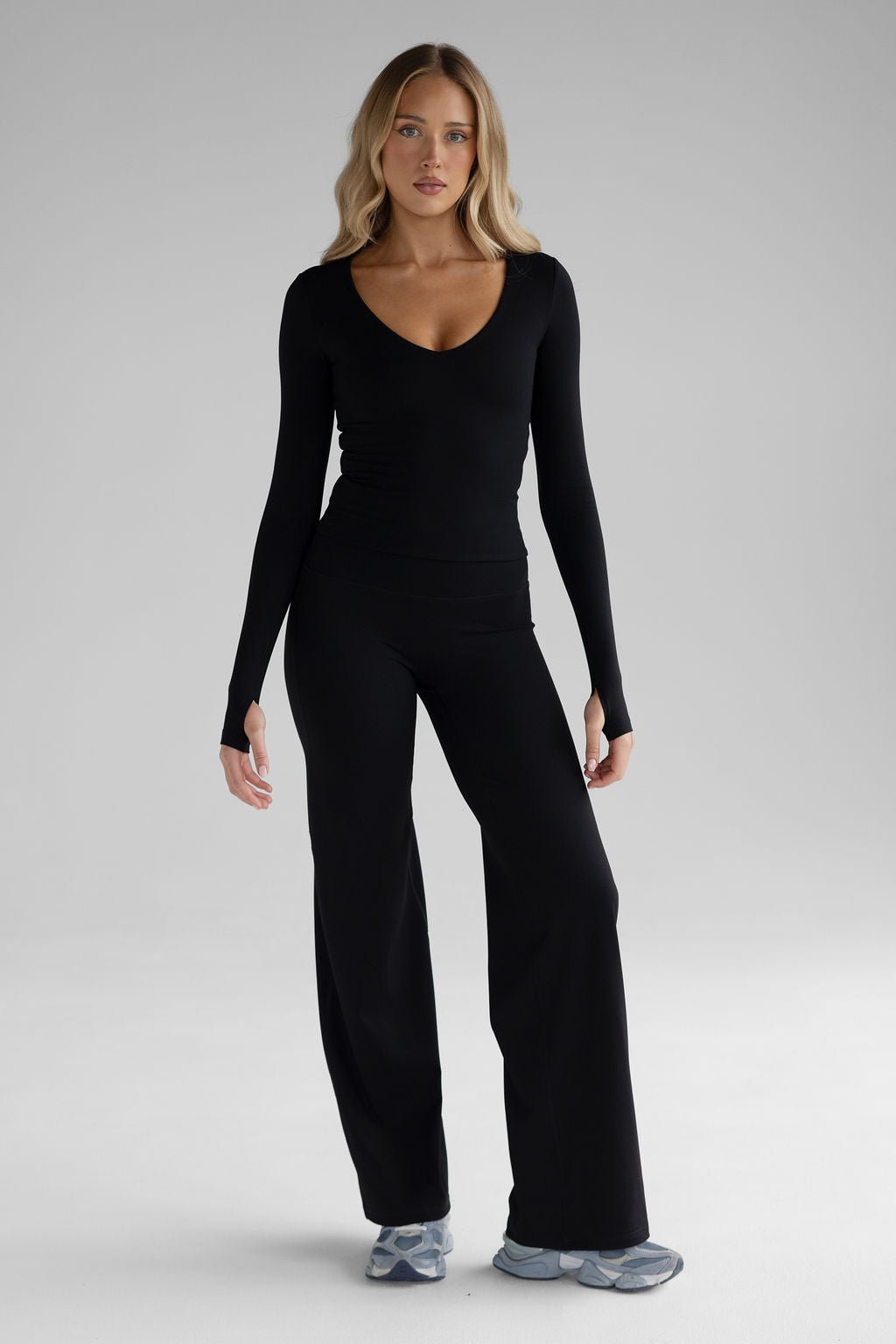 Sculpt V - Neck Long Sleeve - Black - LEELO ACTIVE