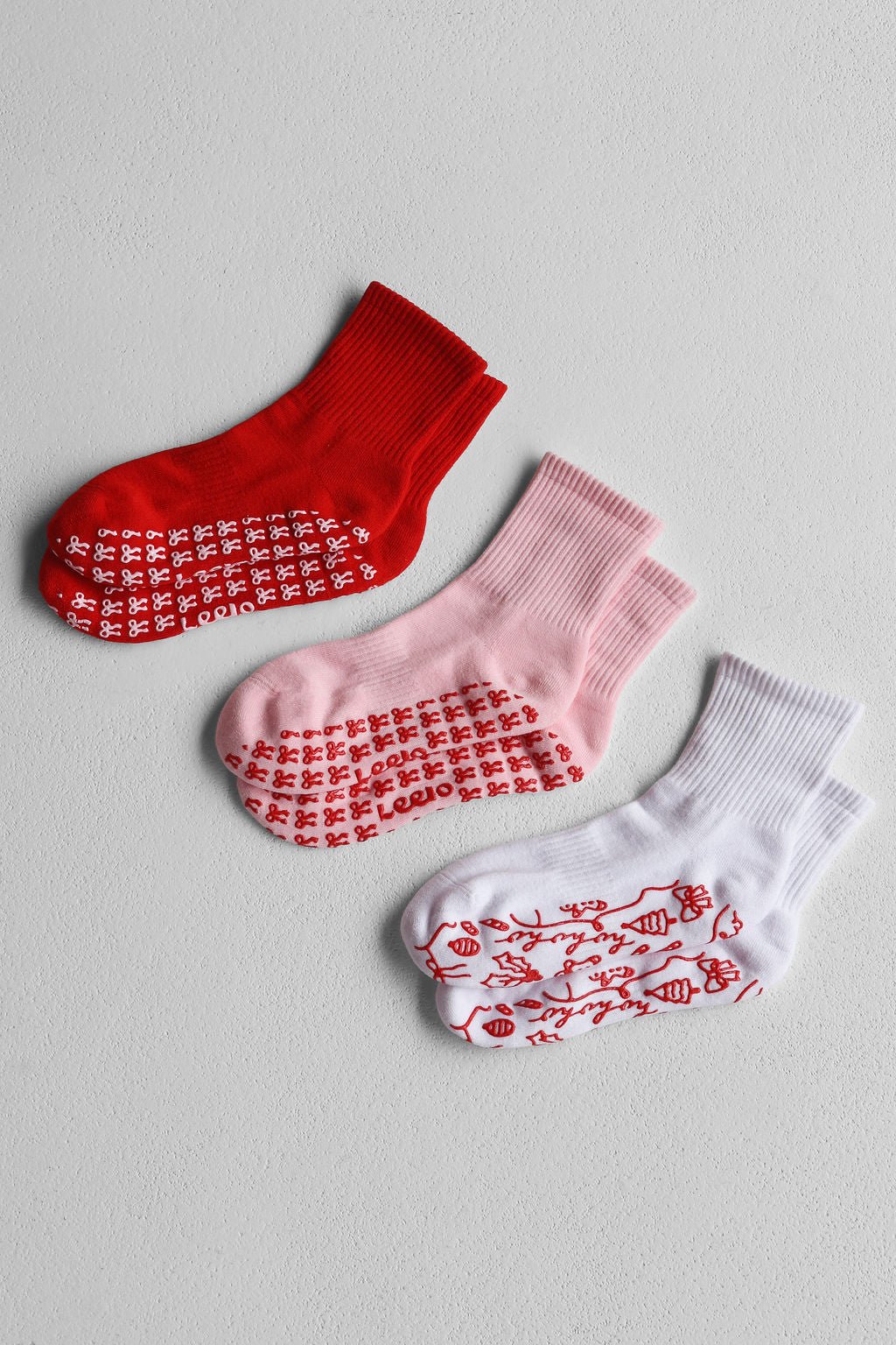 Holiday Grip Socks - Pink Ribbons - LEELO ACTIVE