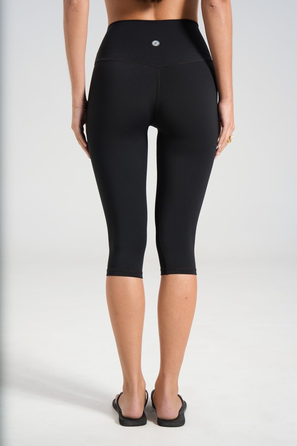 Sculpt Capris (3/4 Leggings) - Black - LEELO ACTIVE
