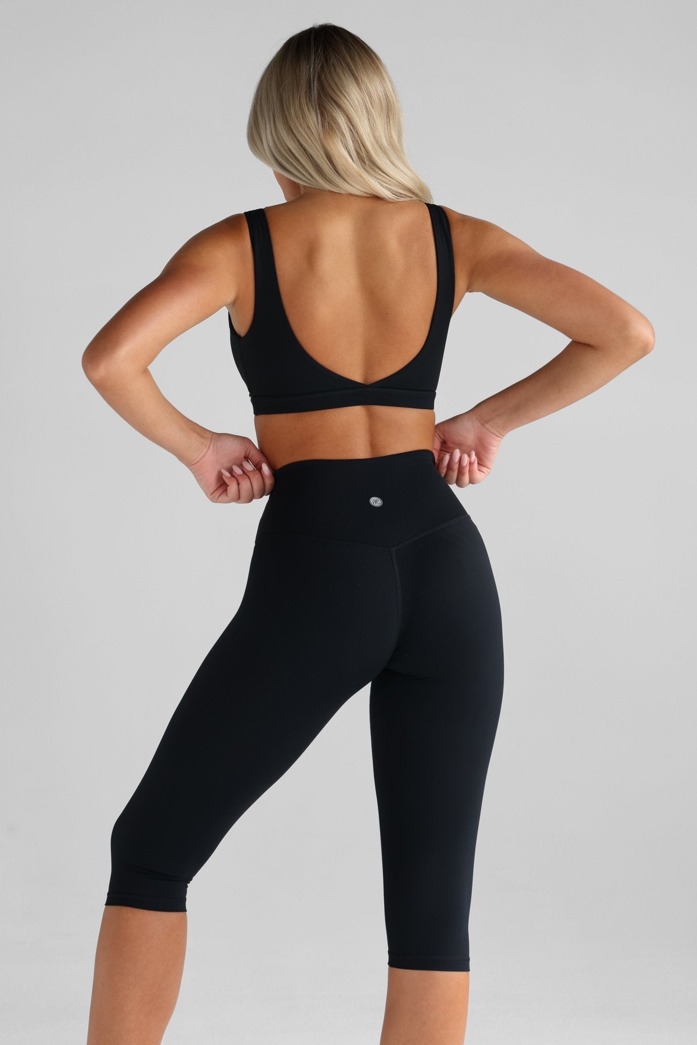 Sculpt Capris (3/4 Leggings) - Black - LEELO ACTIVE