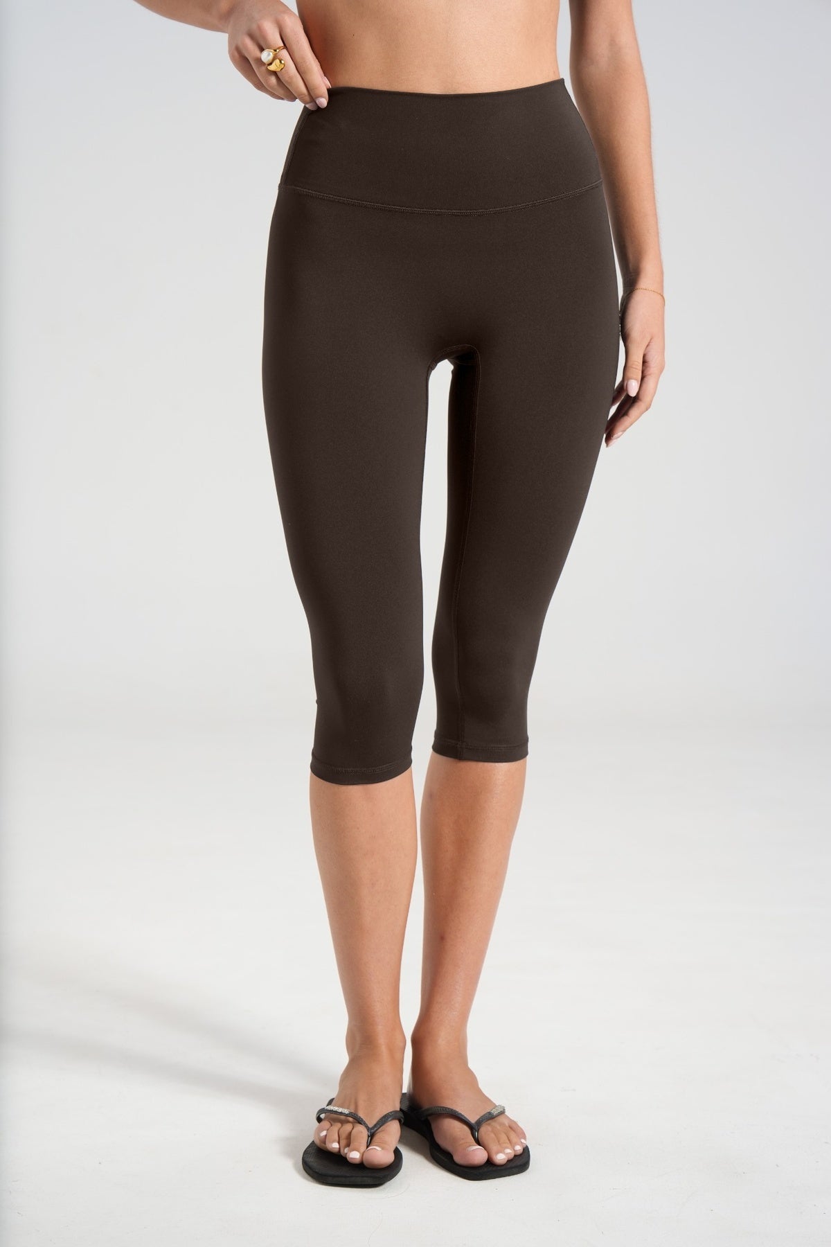 Sculpt Capris (3/4 Leggings) - Dark Chocolate - LEELO ACTIVE