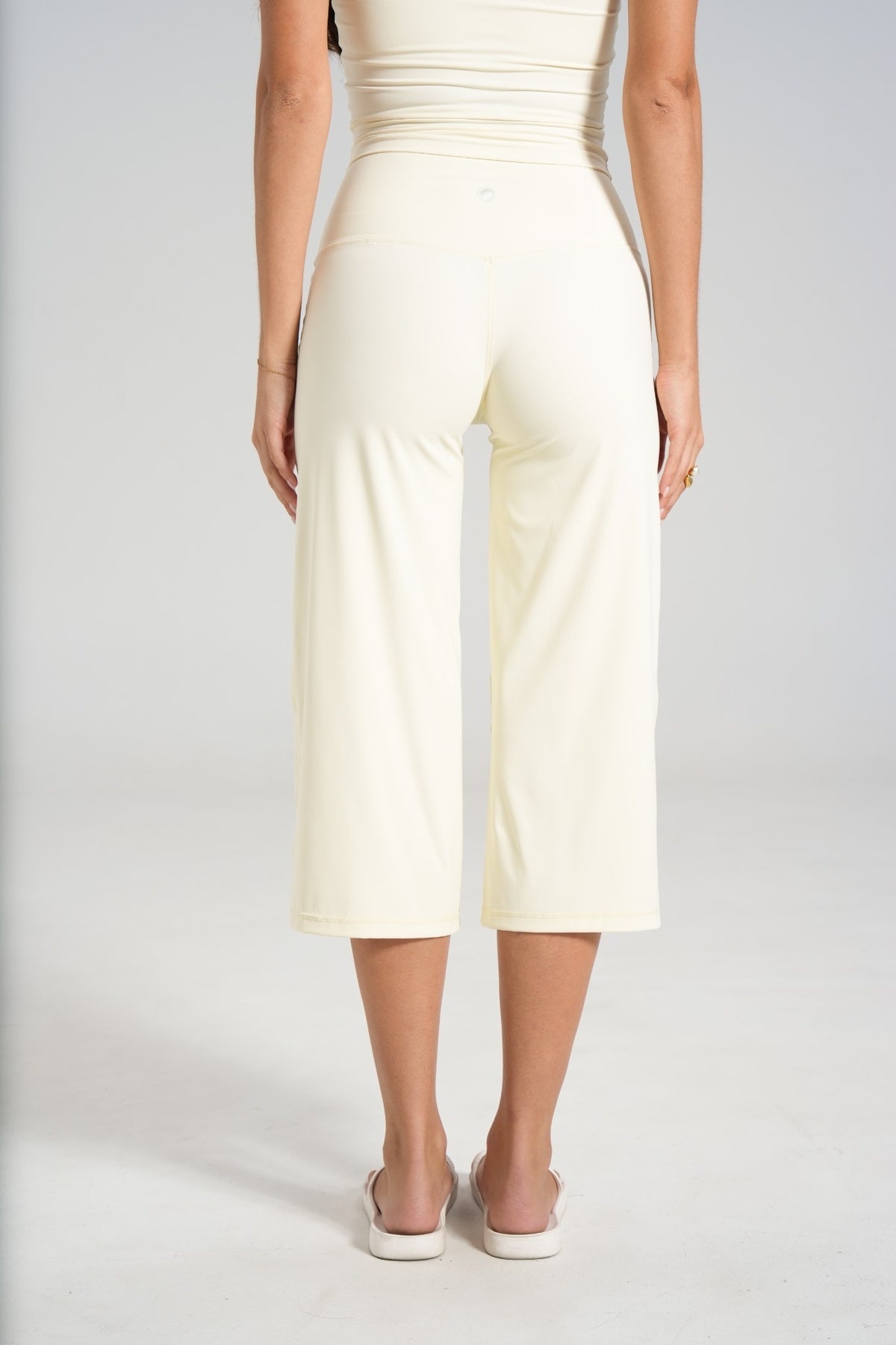 Sculpt Wide Leg Capri - Chai - LEELO ACTIVE