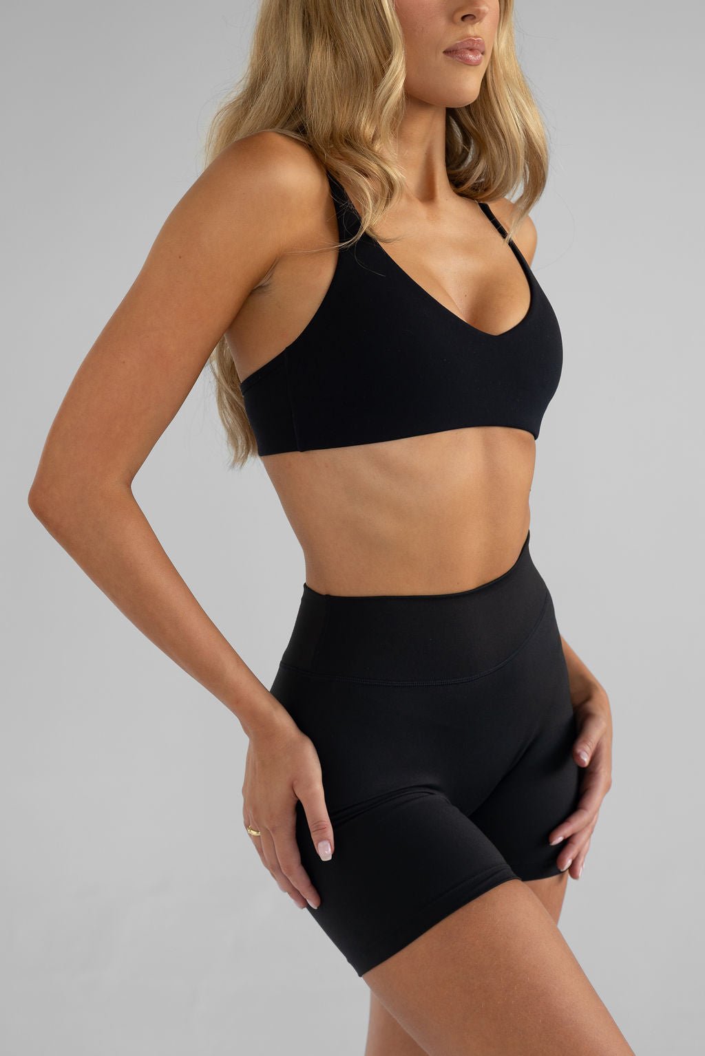 Signature Scrunch Short - Black - LEELO ACTIVE