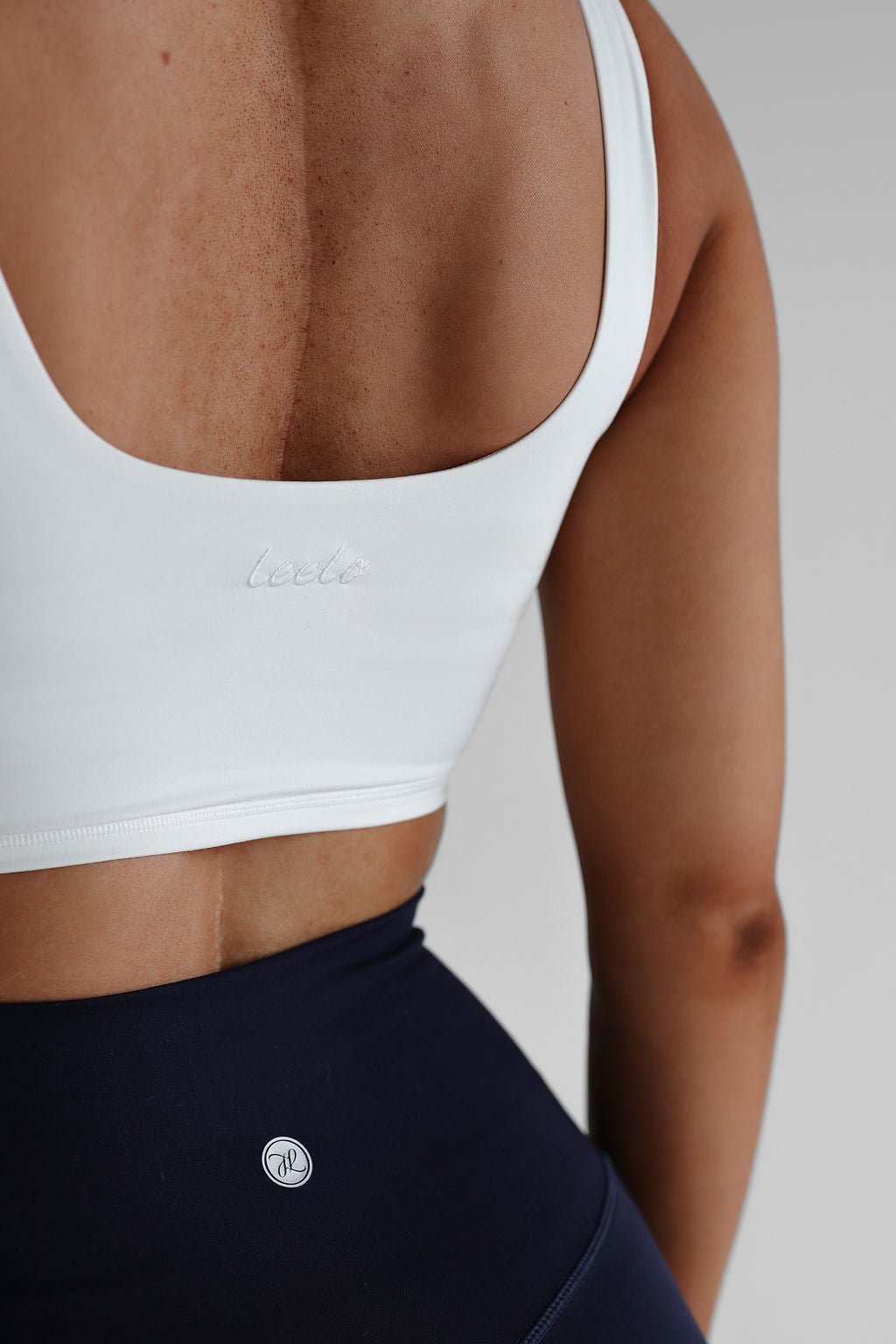 Luxe Signature Crop - White - LEELO ACTIVE